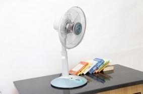 Quạt đứng Panasonic F-307KHB màu xanh - Công suất 55W tạo gió mạnh cùng mô-tơ êm ái, không ồn ào