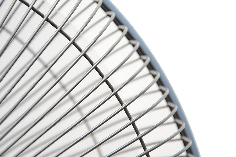 F-409KB màu xanh - Nan quạt đan khít, lồng quạt chắc chắn đảm bảo an toàn cho người sử dụng khi tiếp xúc với quạt