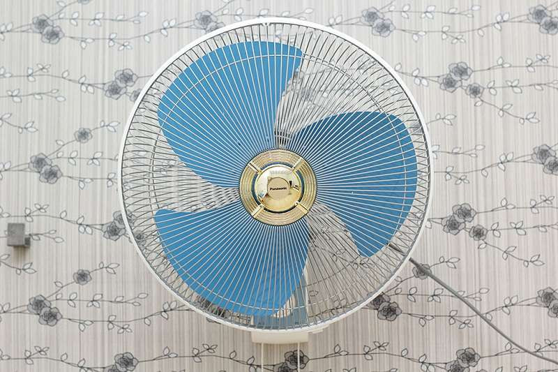 Quạt treo tường Panasonic F-409UB màu xanh - Thiết kế treo tường tiết kiệm không gian